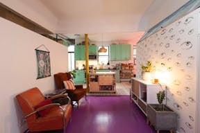 Colorful Spacious Garden Apartment - Image 7