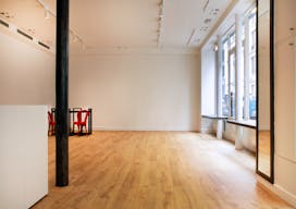 Vast Parisian Showroom at Opéra-Bourse - Image 8