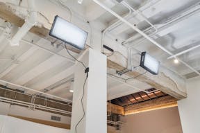 PRE-LIT (RGB) WHITE CYC STUDIO | PRIVATE HAIR, MAKEUP AND VANITY SPACE - Image 8