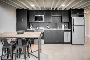 Sun-drenched retail space with 15' Ceilings - Image 5