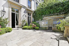 Un hôtel particulier à Saint-Germain des Près - Image 5