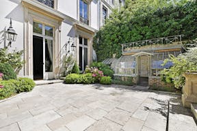Un hôtel particulier à Saint-Germain des Près - Image 5