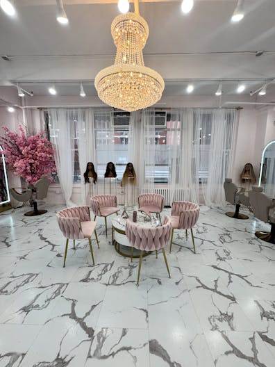 Elegant Pink Venue in Downtown NYC: Ideal for Glam Services & Stylish Events - Image 0