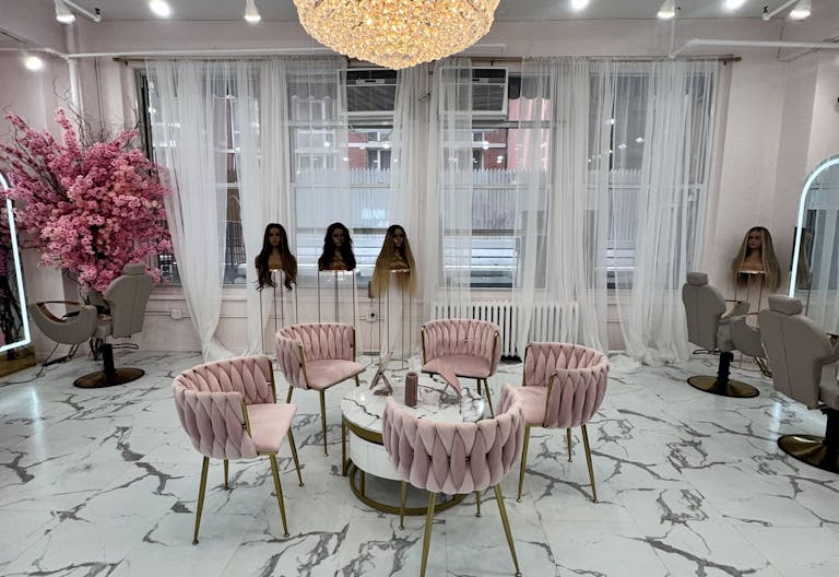 Elegant Pink Venue in Downtown NYC: Ideal for Glam Services & Stylish Events - Image 0