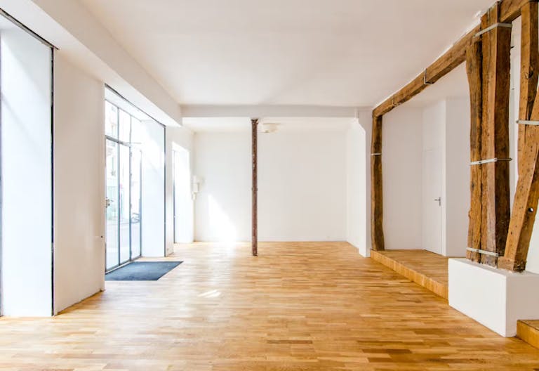 Bright Pop Up Boutique in Pigalle - Image 4