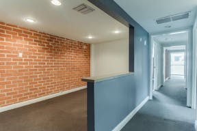 Trendy Building in Beverly Hills - Image 10