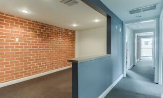 Trendy Building in Beverly Hills - Image 10