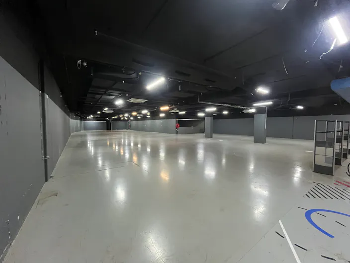 Espace Commercial Pop-Up de 868 m² au Cœur de Liège, Passage Piéton Premium (Place Saint-Lambert) - Image 4