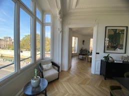  Magnificent apartment with exceptional view of Notre Dame - Image 8