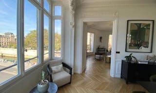 Magnificent apartment with exceptional view of Notre Dame - Image 8