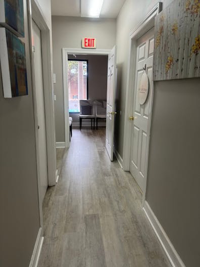 Beauty/wellness space for lease in excellent location! - Image 2