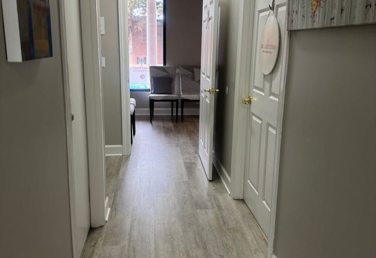 Beauty/wellness space for lease in excellent location! - Image 2