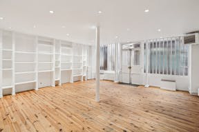 Contemporary Showroom in Le Marais - Image 6