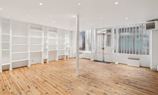 Contemporary Showroom in Le Marais - Image 6