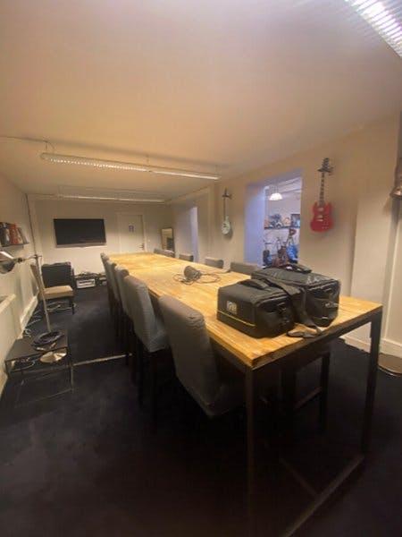 423 Square Meter Office Space on Rue Albert Thomas, Paris
