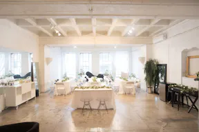 DTLA Grand Loft with High Ceilings - Image 16