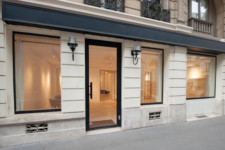 Paris 1er (Tuileries) - Espace pour Pop Up - Galerie (140 m2 + Sous sol 35 m2) - Image 0