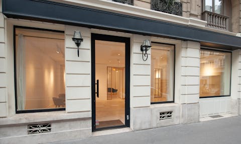 Paris 1er (Tuileries) - Espace pour Pop Up - Galerie (140 m2 + Sous sol 35 m2) - Image 0