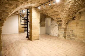 High-Ceiling Showroom | Palestro (Paris 2e) — Steps from Marais & Palais Royal - Image 7