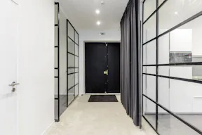 Showroom lumineux sous verrière – 270 m² – Haut-Marais - Image 6