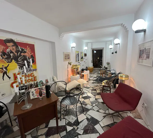 Local de 10 m² attenant à une galerie d’art et design. - Image 0