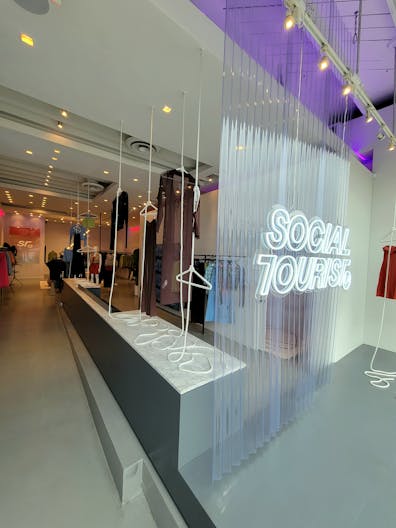 SHORT-TERM Melrose Avenue, 8406 - Image 2