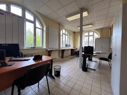 D�cor/Lieu de tournage: Commissariat - Image 2