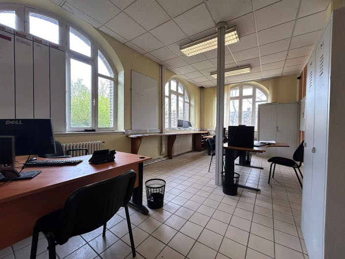 D�cor/Lieu de tournage: Commissariat - Image 2