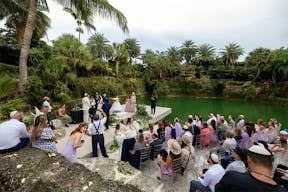 Tranquil Oasis Retreat with Lush Gardens and Modern Amenities Near Miami - Image 16