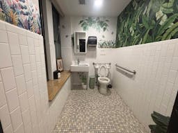 Entire Floor in SOHO with 2 extra rooms! - Image 23