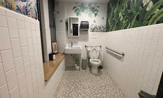 Entire Floor in SOHO with 2 extra rooms! - Image 23