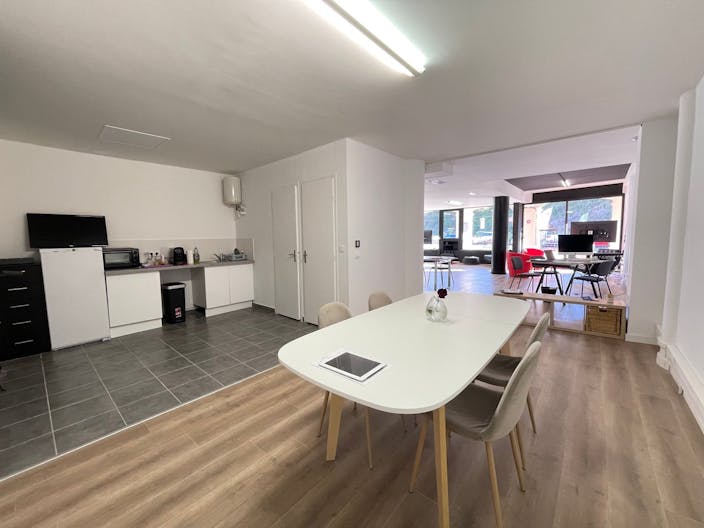 Galerie / Espace bureau / reception / co-working/ tout confort / village en bord de mer / 10 minutes Cannes - Image 0