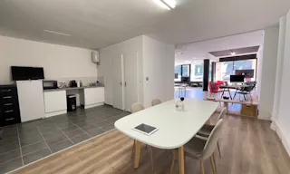 Galerie / Espace bureau / reception / co-working/ tout confort / village en bord de mer / 10 minutes Cannes - Image 0