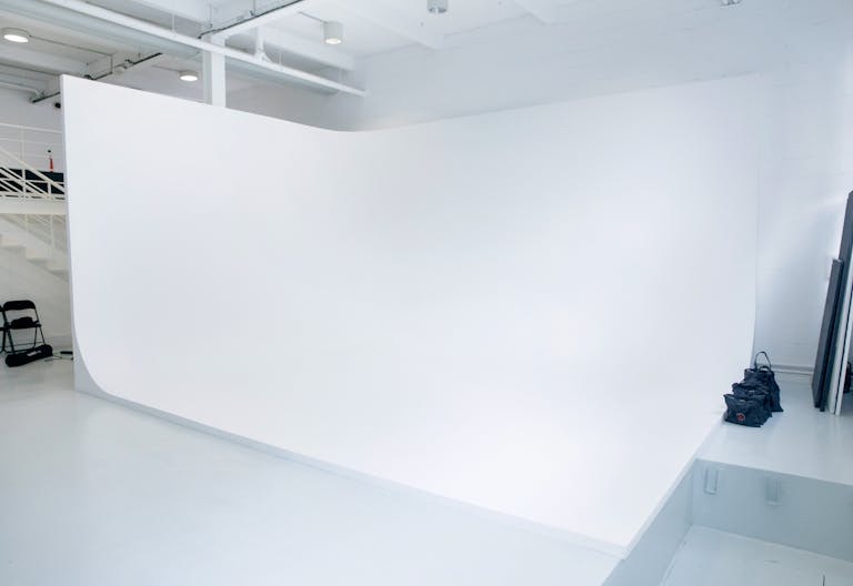 Un espace spacieux, lumineux et urbain, idéal pour des showroom, pop-up ou des expositions. - Image 4