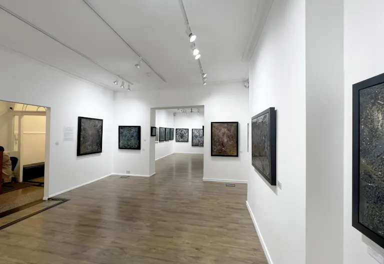 Sleek Art Gallery in Fitzrovia - Image 2
