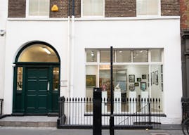 Sleek Art Gallery in Fitzrovia - Image 5