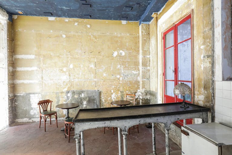 Superbe boutique devanture d'�poque, murs bruts - Image 3