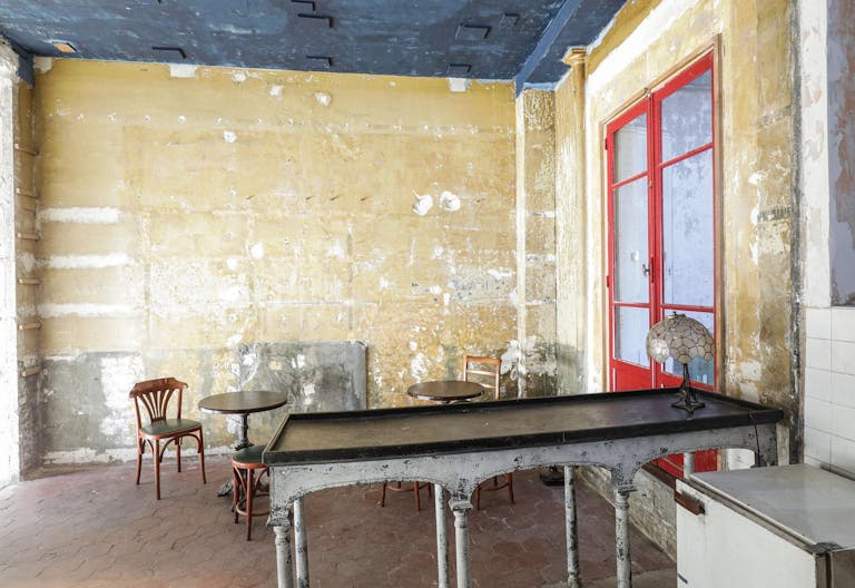 Superbe boutique devanture d'�poque, murs bruts - Image 3