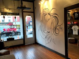 Pop-Up Shop in Vibrant Williamsburg - Image 6