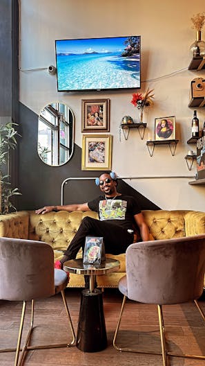 Intimate Williamsburg Cafe & Bar Social House - Image 4