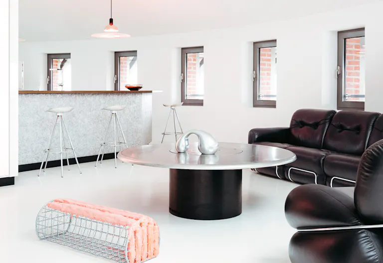 Water Tower Studio: A Fusion of Retro and Future - Image 4