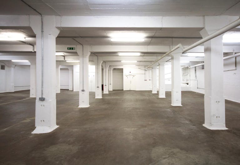 Light Basement on Brick Lane - Image 1