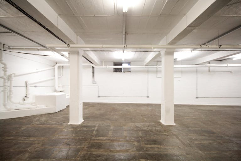 Light Basement on Brick Lane - Image 3