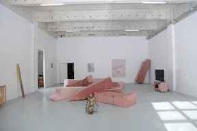Studio d'artiste white cube dans une ancienne zone industrielle - Image 2