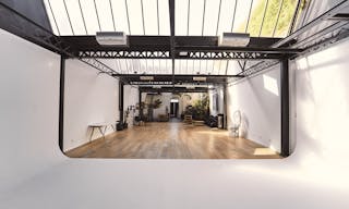 Studio photo, showroom - Image 10