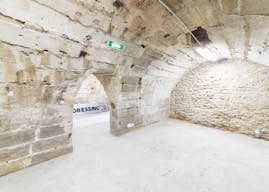 Pop Up Boutique on Rue Ferdinand Duval - Image 6