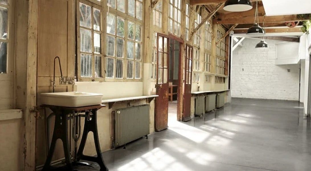 Versatile 600 sqm Industrial Space in Paris 11th