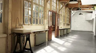 Incroyable espace de 650 m2 - Image 1