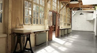 Incroyable espace de 650 m2 - Image 1