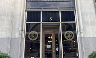 Vntage downtown cocktail bar on the ground floor of the historic Woolworth Building - Image 8